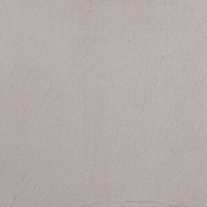 Eine glatte, beige Streichputz-Oberfläche von HERKLULES-0350 verleiht Wänden im Wohnzimmer eine elegante Wandgestaltung.
