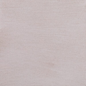 Die glatte Oberfläche des Streichputzes HERKLULES-0410 verleiht der Wohnzimmerwand eine elegante Wandgestaltung.