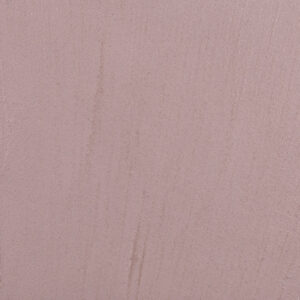 Sanft strukturierte Wand in zartem Rosa, gestaltet mit HERKLULES-3205 Streichputz von Einhornwerke.