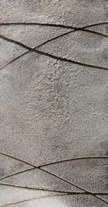 Die Oberfläche zeigt eine kunstvolle Metallisierung mit Echtmetall-Spachtel für eine moderne Möbelgestaltung.