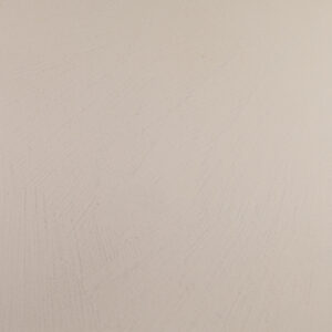 Eine glatte, elegante Wand zeigt die feine Struktur des MARMOREA-327 Kalkputzes für stilvolle Wandgestaltung im Wohnzimmer.