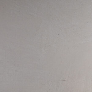 Eine glatte, cremefarbene Wand im Wohnzimmer zeigt eine elegante Marmorestrich-Textur von Einhornwerke für kreative Wandgestaltung.